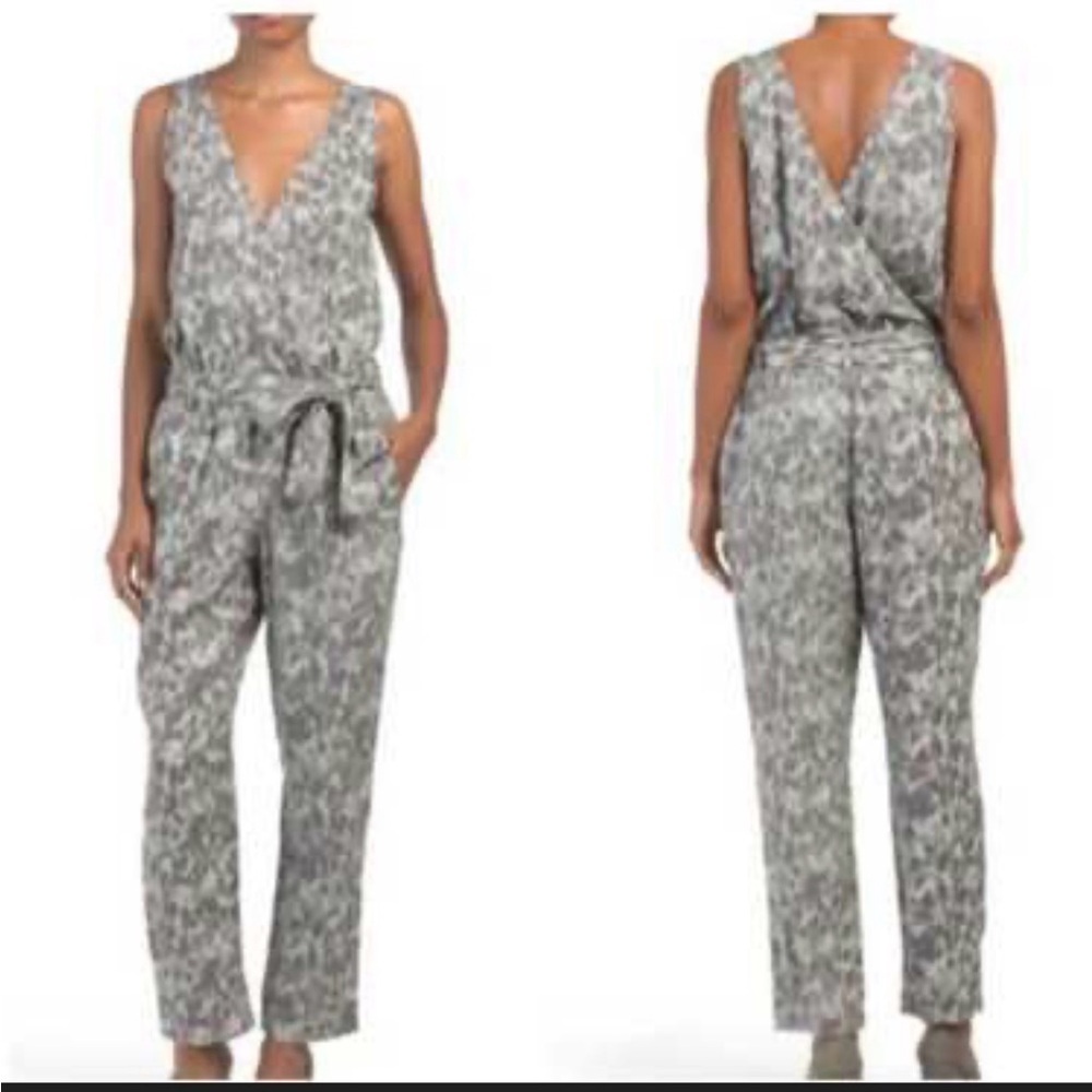 ❤️Anthropologie Cloth & Stone Gray animal print Patterned Jumpsuit size L